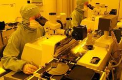 美国研究人员开发新AI方法 有助于加速发现目标材料