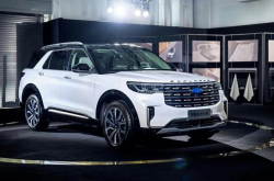 换装“百万级”座椅，福特探险者赤金版不止“微整形”