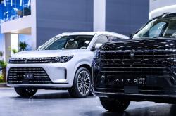 问界M9大定突破13万辆，五座版售价46.98–56.98万元