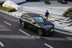 上汽集团向进博会交付750辆“政要接待用车”