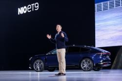 78.8万的ET9和14.8万的萤火虫同场发布，李斌：ET9肯定比A8和7系卖得多