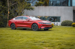 比亚迪汉EV感到压力？蒙迪欧大马力E-混动版油耗低至3.6L