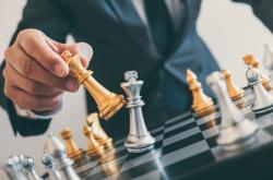 “独立性缺失”还是“打击报复”？新控股股东要求罢免原实控人遗孀方董事，小崧股份控制权博弈再升级
