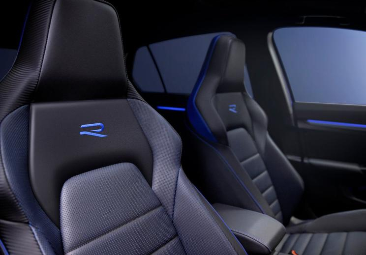 一句话点评9月中型轿车：凯美瑞和Model 3，同领风头