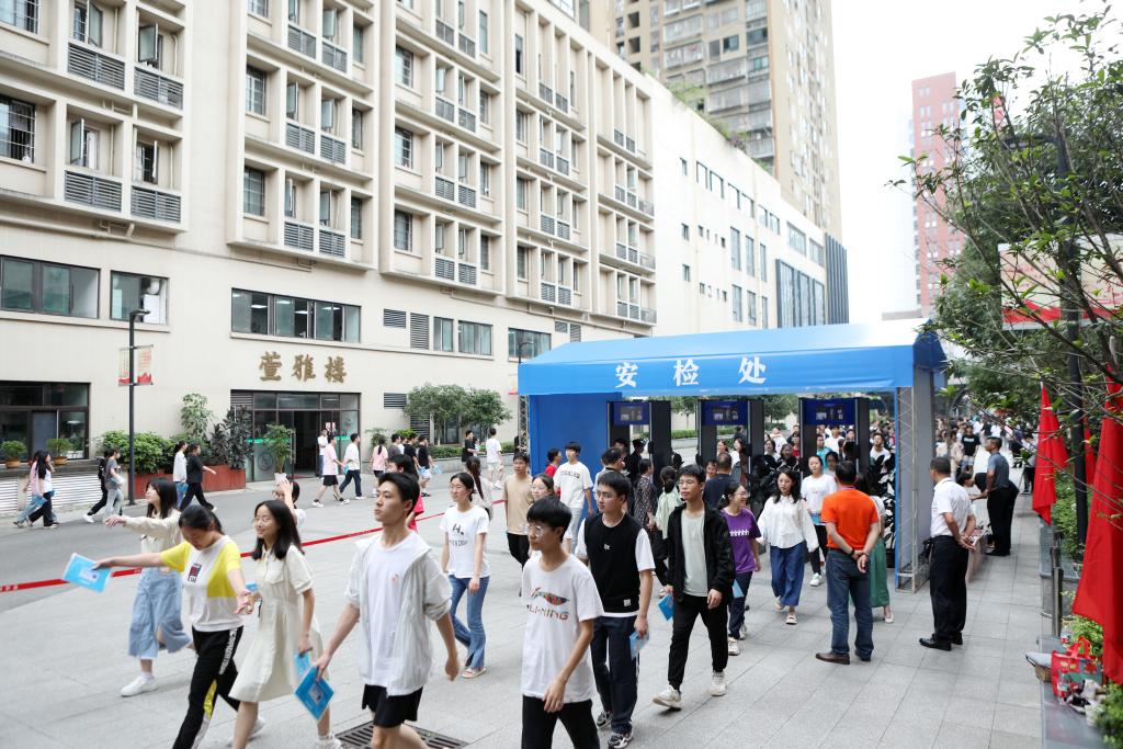 瞰瞰汽车电子制造基地落地永川