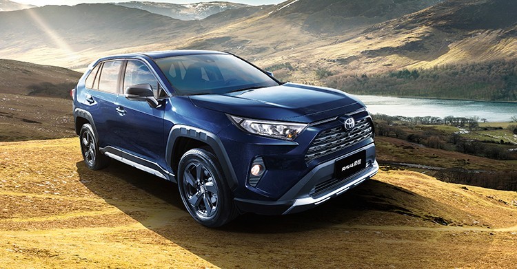 30周年因你荣放，新RAV4荣放官降至高8000元，16.98万元起